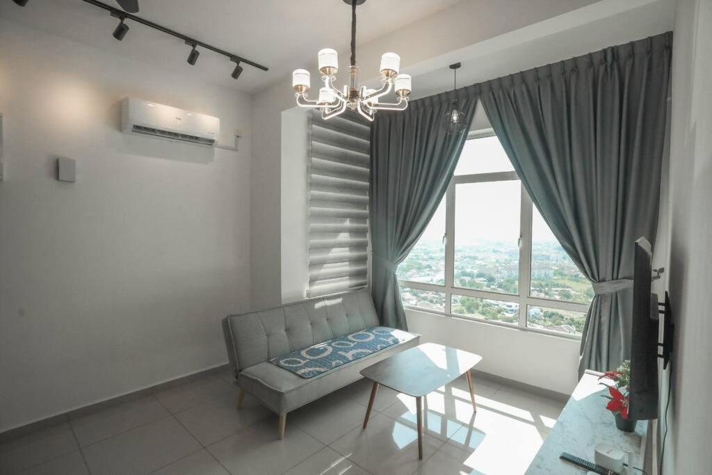 Crystal Luxury House 高级水晶屋 Near Jonker Street