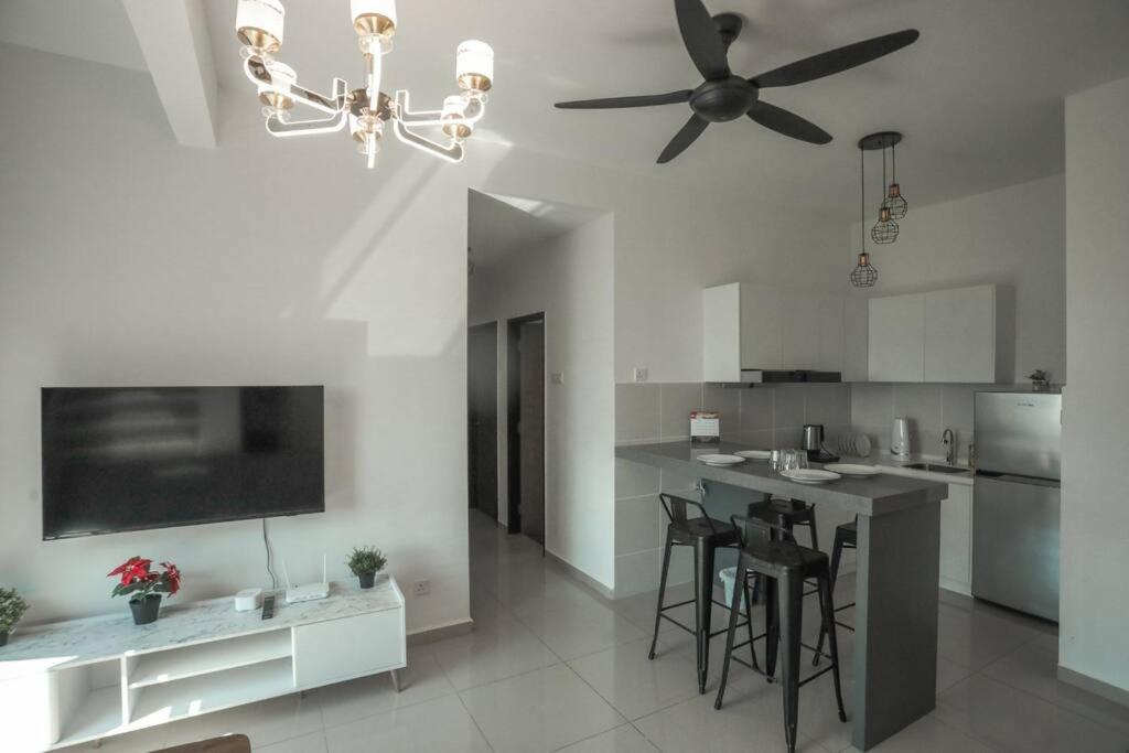 Crystal Luxury House 高级水晶屋 Near Jonker Street